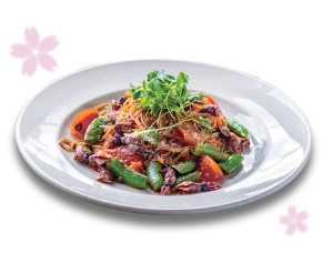 ホタルイカとスナップエンドウのトマトソース